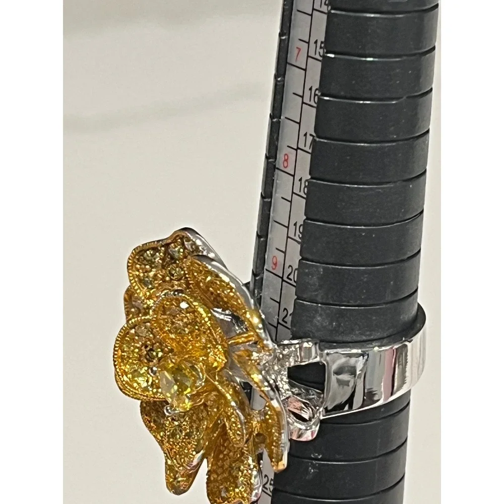 N/A glimmering gold